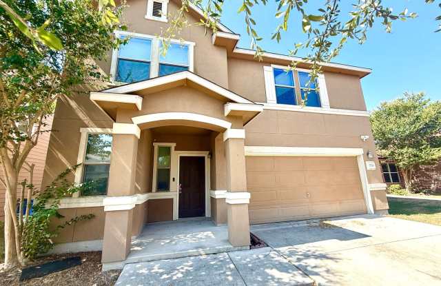 MUST SEE! 2-Story 5 Bedroom / 3.5 Bath Home Near Randolph AFB! photos photos