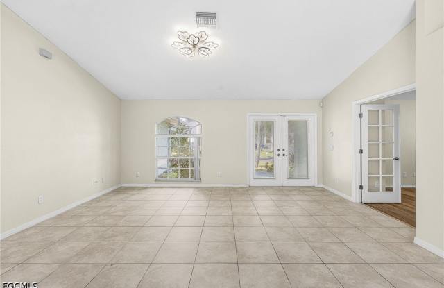 5215 SW 16th Place Gallery 4