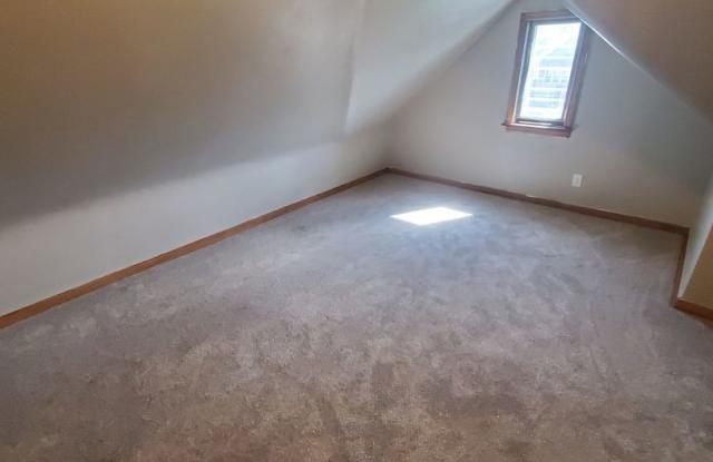 4 Bedroom Single Family Gallery 3