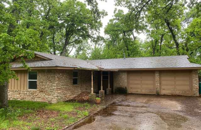 Charming 3-Bed, 1.5-Bath Home with 2-Car Garage Near NW 23rd  MacArthur photos photos