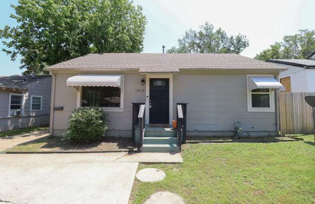 Midtown 2 Bedroom Gem! Available for move in mid June! photos photos