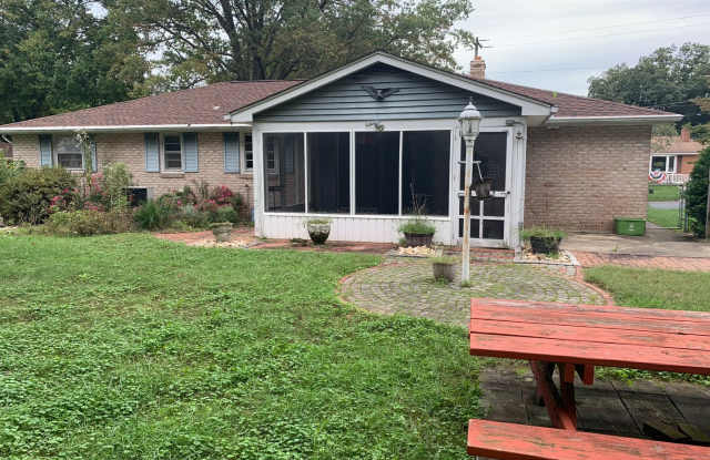 Coming Soon -Central Schools!! 3 Bedroom 1 bath Home for Rent!! - 126 White Oak Drive, Emigsville, PA 17406