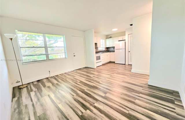 5180 NE 6th Ave photos photos
