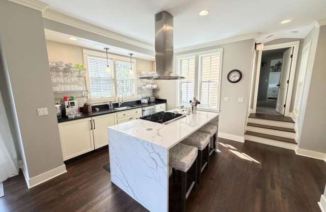 Charming Furnished Home in Roche Harbor Resort Gallery 3