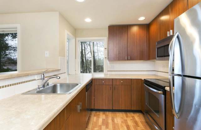 Spacious Mill Creek Corner unit Condo In-Town photos photos