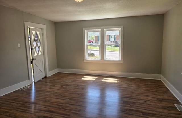 Cozy 3 Bedroom Home in Clarksville! photos photos