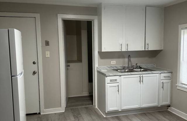 Coxy 2 Bedroom House (500.00 off first full months rent if move in by May 1, 2026) Gallery 3