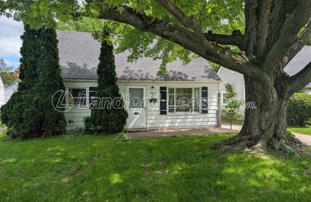 Quaint 3 Bedroom Home with Garage. photos photos