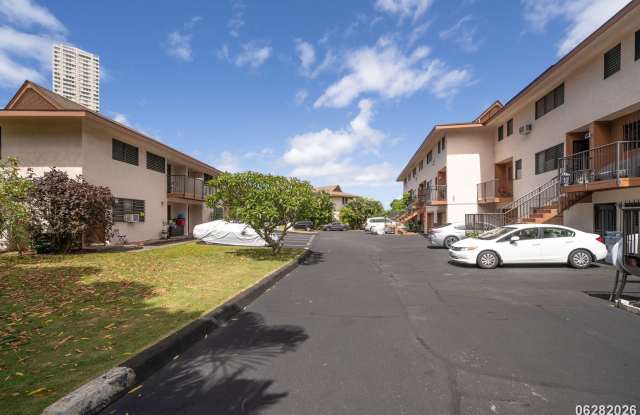 Rarely Available 3-bed/2.5-bath/2-parking Townhouse in Aiea photos photos