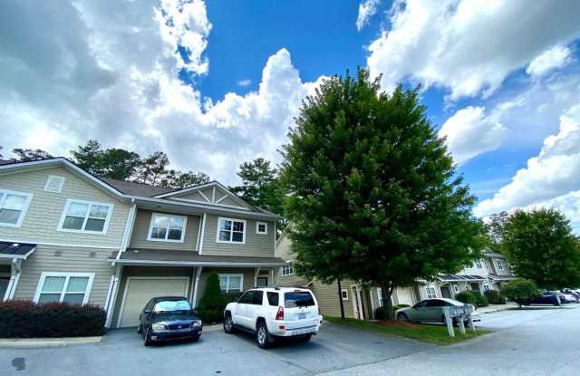 3/2 End Unit Condo in Fletcher with Pool Access - 65 Foxden Drive, Henderson County, NC 28732