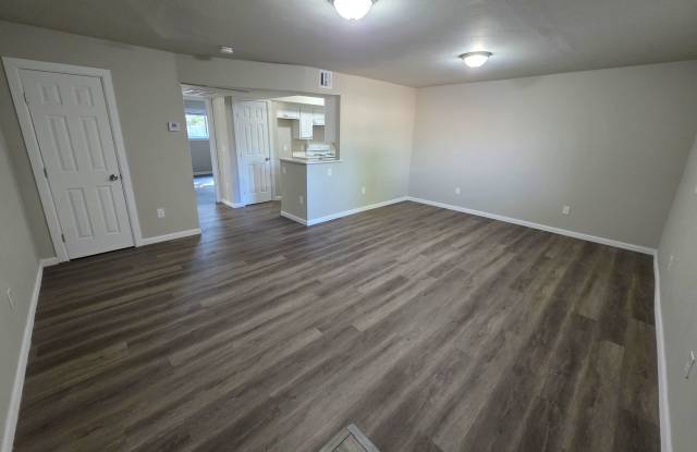 Newley Remodeled 1 Bed, 1 Bath Apartment at Monterey Square Gallery 4