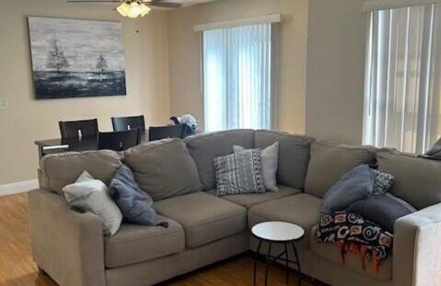 1045 Lake Shore Drive Gallery 2