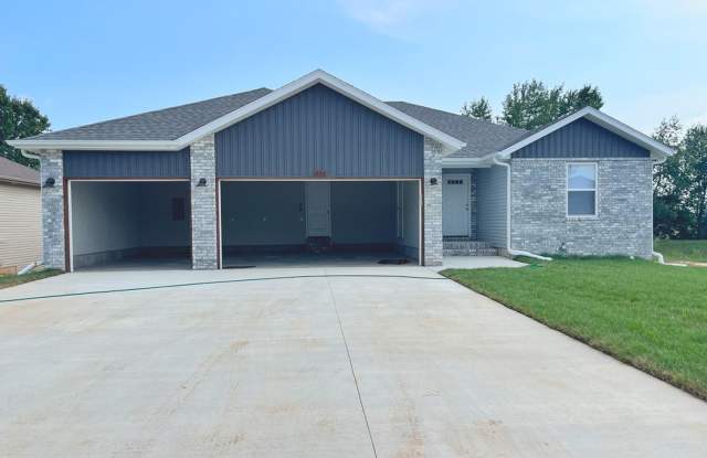 LEASING NEW CONSTRUCTION - 304 East Rosalie Street, Strafford, MO 65757