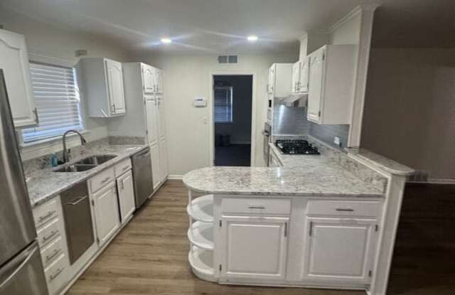1853 Kingsview Dr Gallery 2