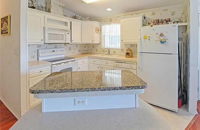 2346 DRUID ROAD E Gallery 4