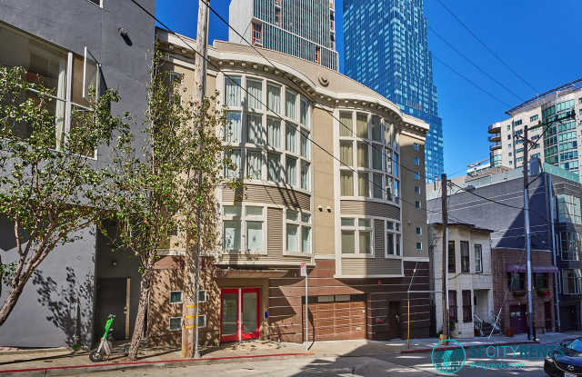 South Beach: Top-Floor Tri-Level Loft w/ Parking, Balcony & W/D In-Unit Gallery 1