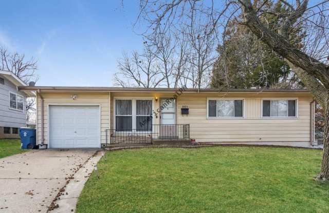 Charming & Comfortable Home in North County St. Louis photos photos