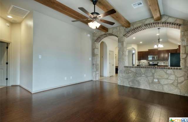 1001 N Ash Cove Gallery 3