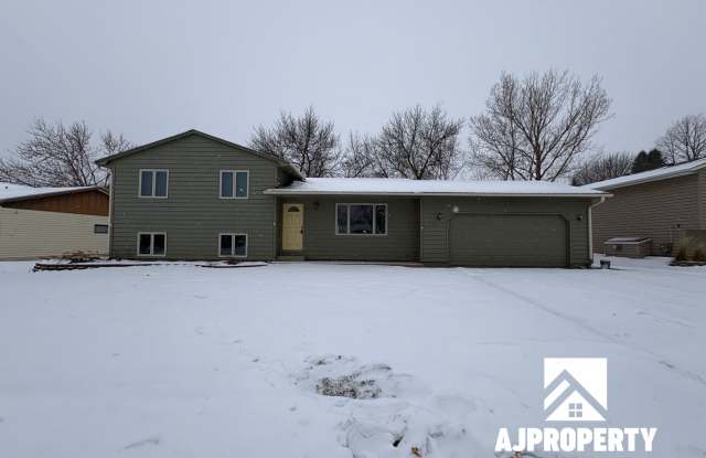 5801 W. Coughran Ct. - 5801 West Coughran Court, Sioux Falls, SD 57106