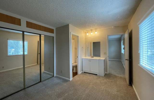 Bright One-Bedroom Apartment with Dishwasher and Parking Included! photos photos