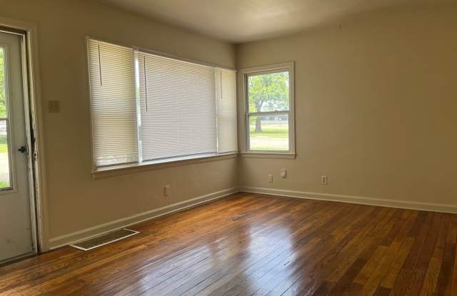 600 SW Webster photos photos