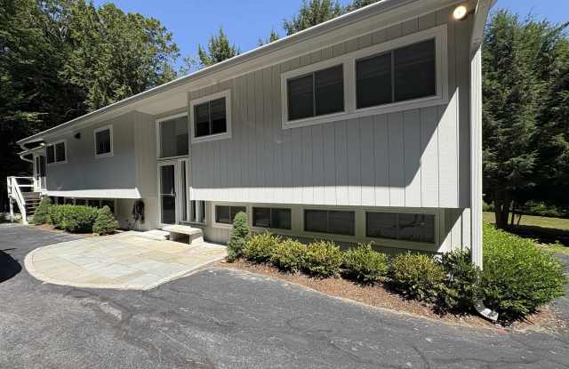 121 Upper Bay Road Gallery 2
