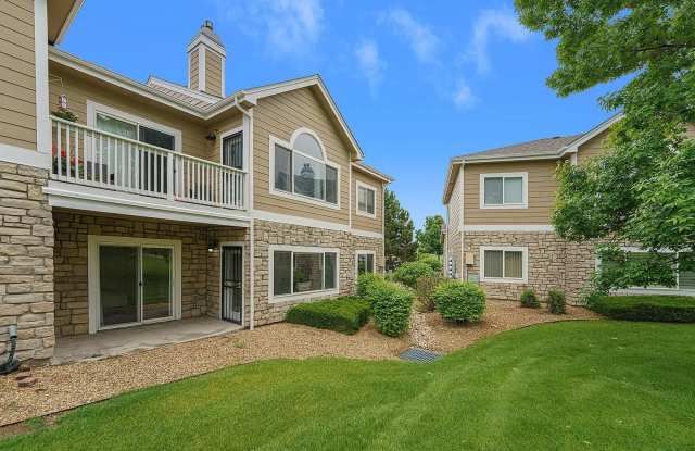 Enjoy modern living in this 3/2 condo. Great location, pool, clubhouse and fitness center photos photos