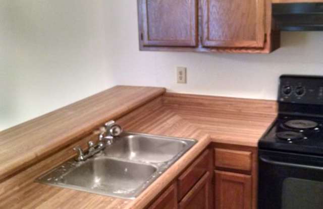 Apartment for rent - 2 bedroom - 2 bathroom Available July 20th Gallery 3