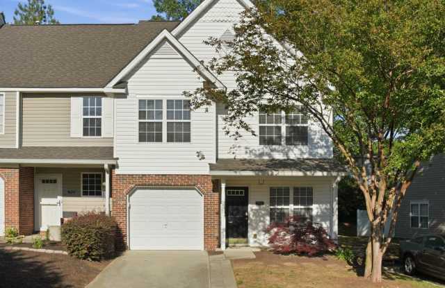 Stylish 2 Bedroom 2 1/2 Bath End Unit Townhome in Fort Mill at Cole Creek Gallery 1