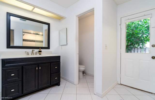 8248 GARDEN VIEW CT Gallery 2