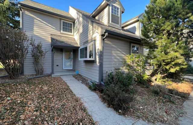 Tranquil 3 bedroom 3 bathroom Townhome located near the broadmoor photos photos