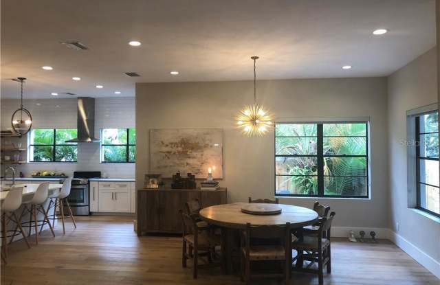 2613 W WATROUS AVENUE Gallery 4