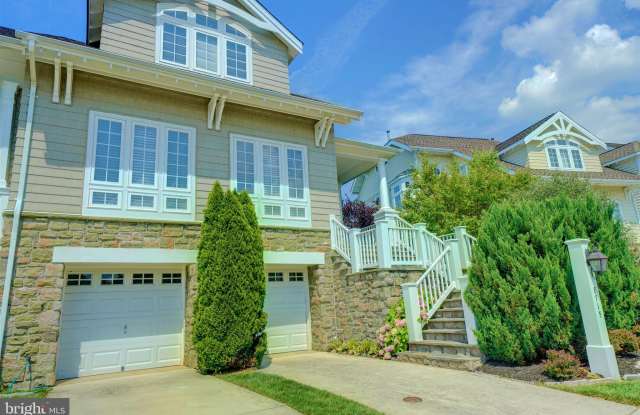 8715 LAKE EDGE DRIVE Gallery 2