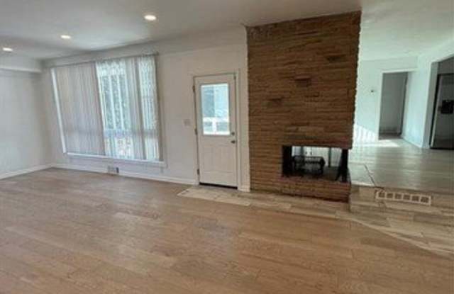 1440 W Square Lake Road Gallery 3