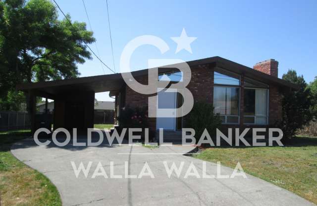 Centrally Located Large Home - 1716 South 3rd Avenue, Walla Walla, WA 99362