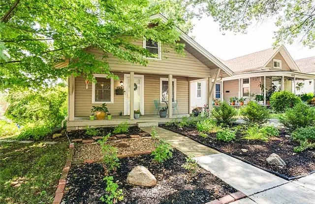 Charming West Plaza Bungalow photos photos
