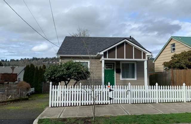 Updated Two-Story Bungalow Near Willamette Falls photos photos