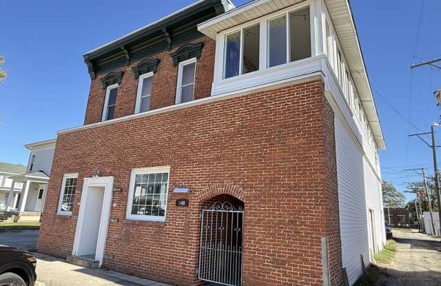 148 N Sycamore Street Gallery 1