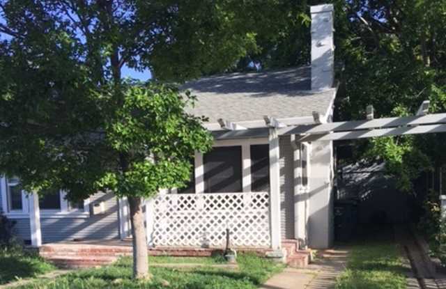 2 B/R 1 B/A House in Marysville AVAILABLE NOW! - 723 13th Street, Marysville, CA 95901