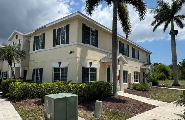 Highly sought after 3 Bedroom, 2.5 Bath Townhome photos photos