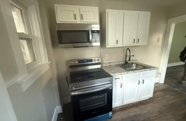 2900 Clermont Avenue - 2 photos photos