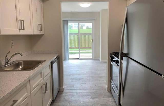 3318 Whispering Hills Gallery 1