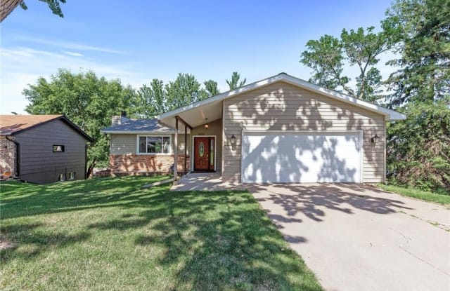 8656 Windward Circle - 8656 Windward Circle, Eden Prairie, MN 55344