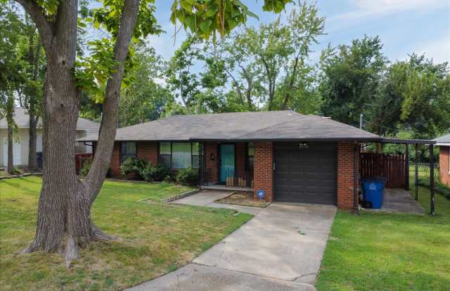 4176 E 33rd St photos photos