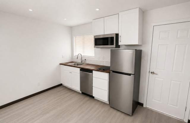 246 West Maple Street - b Gallery 1