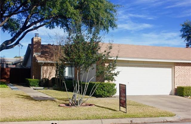 821 Shady Glen Lane - 821 Shady Glen Lane, Bedford, TX 76021