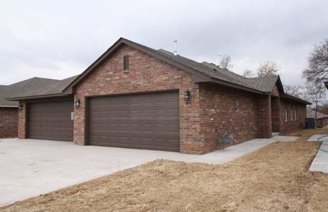 Cute 3 Bedroom Duplex in Edmond photos photos