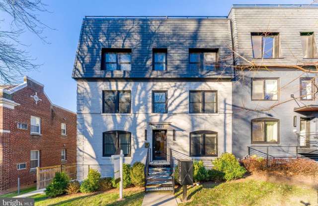 4017 DAVIS Place NW unit: 6 photos photos