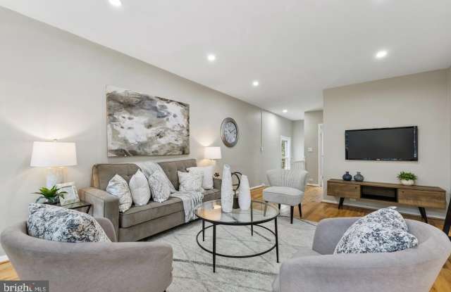 1024 VALLEY Drive Gallery 1