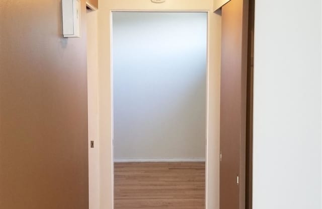 2012 Thorndyke Avenue West Unit 2 Gallery 4